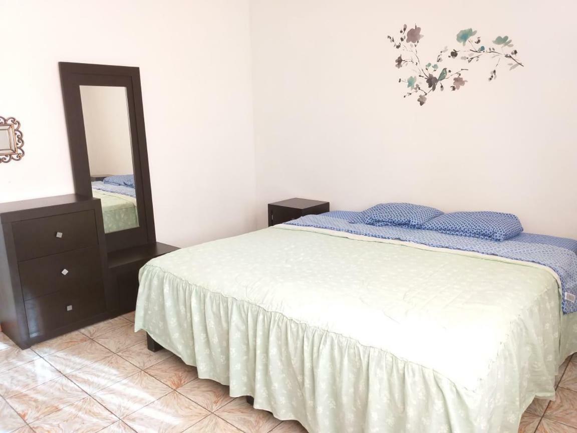Julio House Hostel เลออน ภายนอก รูปภาพ